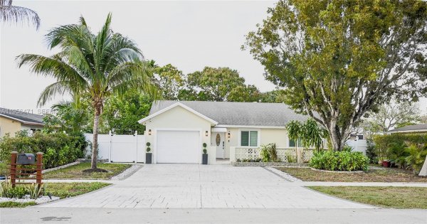 7105 SW 3rd Ct North Lauderdale, FL 33068