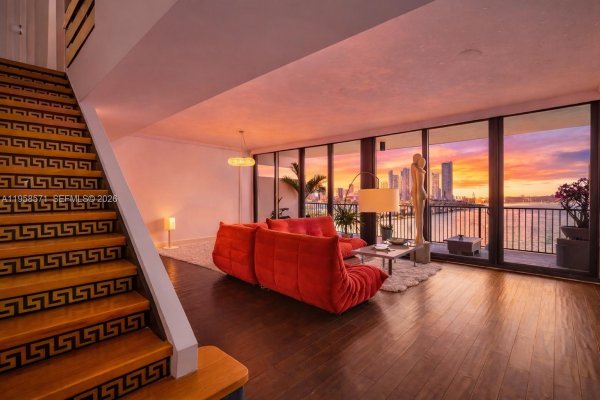 1000 Venetian Way #1106 Miami, FL 33139