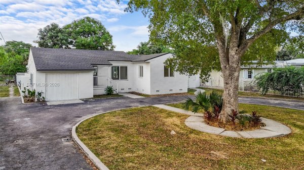 201 S Biscayne Riv Dr #0 Miami, FL 33169