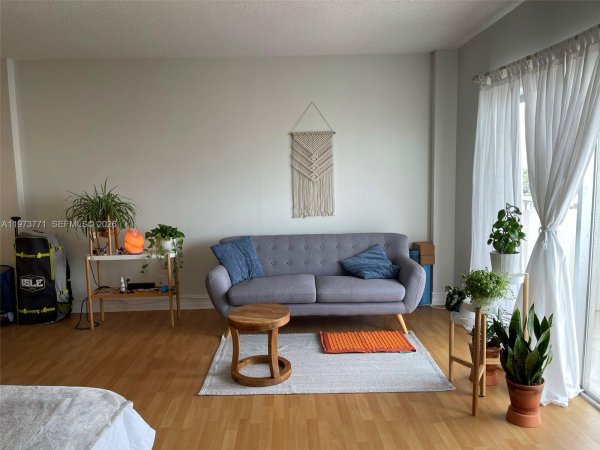 1455 N Treasure Dr #6D North Bay Village, FL 33141