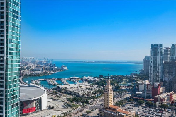 851 NE 1st Ave #3203 Miami, FL 33132