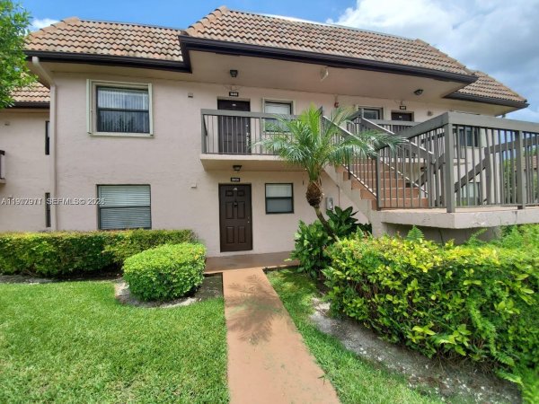 10456 NW 10th St #105 Pembroke Pines, FL 33026