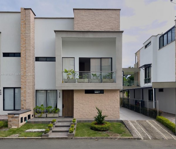 150 Manantial Mercededs 