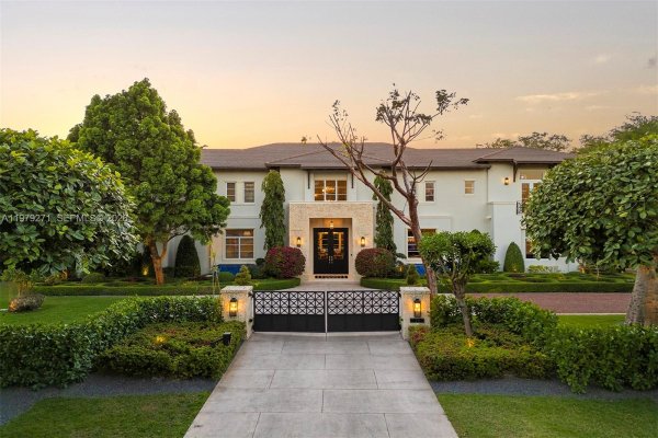 11750 SW 68th Ct Pinecrest, FL 33156