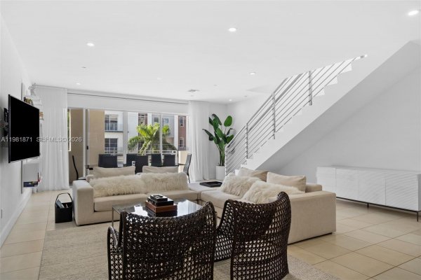 1034 NE 18th Ave #205 Fort Lauderdale, FL 33304