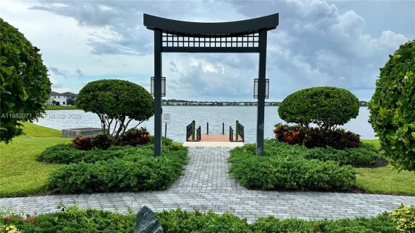 9155 NW 161st St Miami Lakes, FL 33018