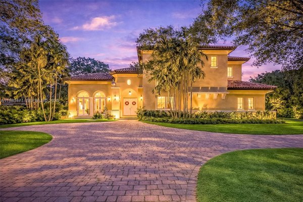 6075 SW 85th Ave Miami, FL 33143