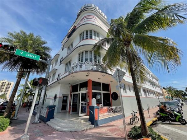 901 Collins Ave #201 Miami Beach, FL 33139