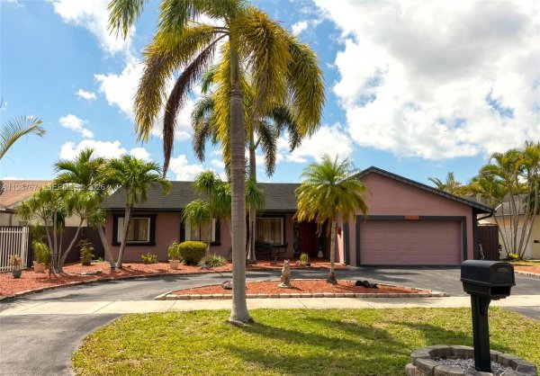 10520 SW 142nd Ave Miami, FL 33186