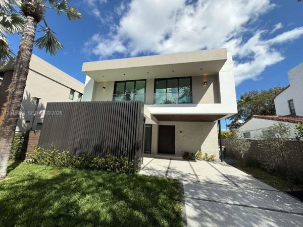 125 SW 29th Rd Miami, FL 33129