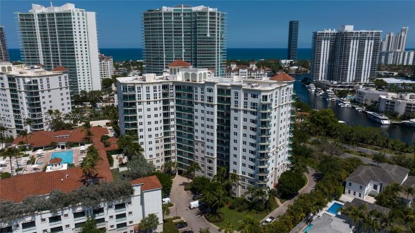 19900 E Country Clb Dr #116 Aventura, FL 33180