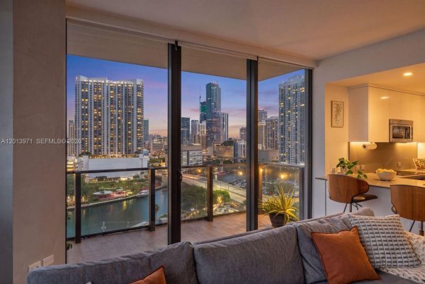 88 SW 7th St #1012 Miami, FL 33130