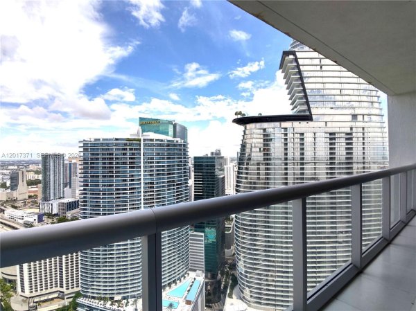 465 Brickell Ave #5004 Miami, FL 33131