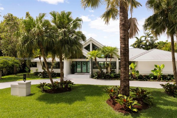 7440 SW 106th St Pinecrest, FL 33156