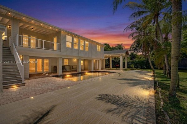 8320 SW 161st Palmetto Bay, FL 33157