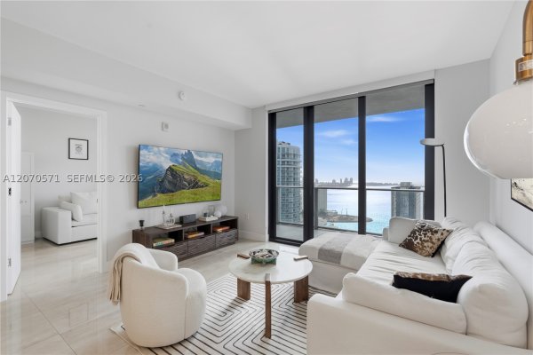 1010 Brickell Ave #3903 Miami, FL 33131