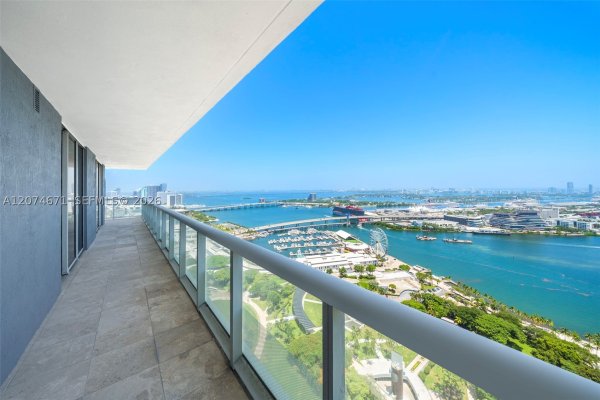 50 Biscayne Blvd #4402 Miami, FL 33132