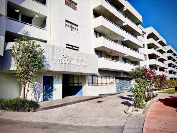 7300 Wayne #213 Miami Beach, FL 33141