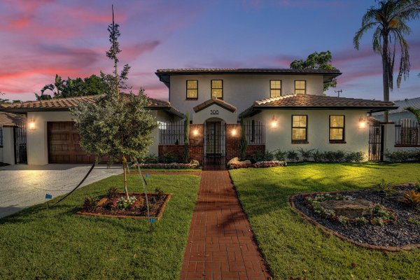 308 Greymon West Palm Beach, FL 33405