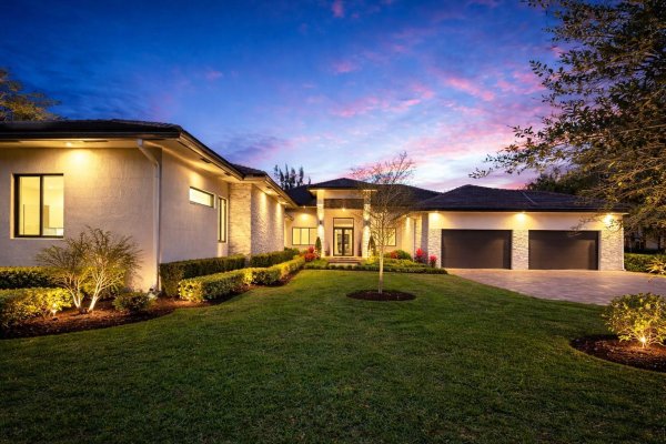 11861 NW 9th Plantation, FL 33325