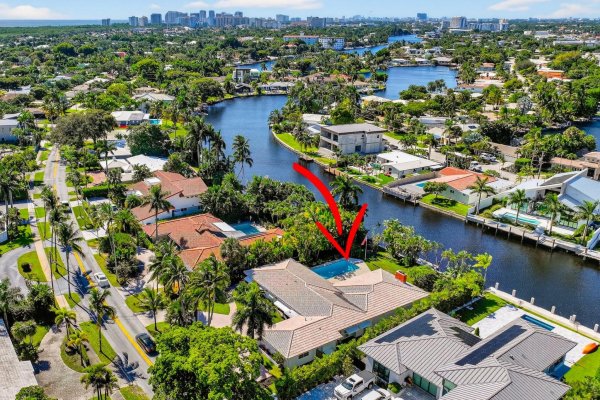 2541 Middle Riv Dr Fort Lauderdale, FL 33305