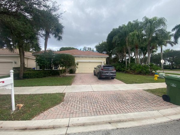 19305 SW 66th St Pembroke Pines, FL 33332