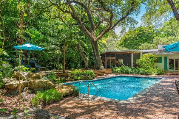 3540 N Moorings Way Miami, FL 33133