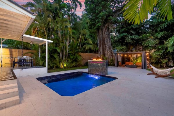 32 SW 23rd Rd Miami, FL 33129