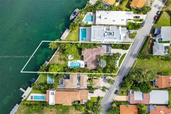 9250 Bay Dr Surfside, FL 33154