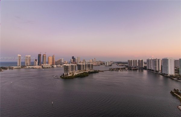 3370 NE 190th St #PH 2909 Aventura, FL 33180