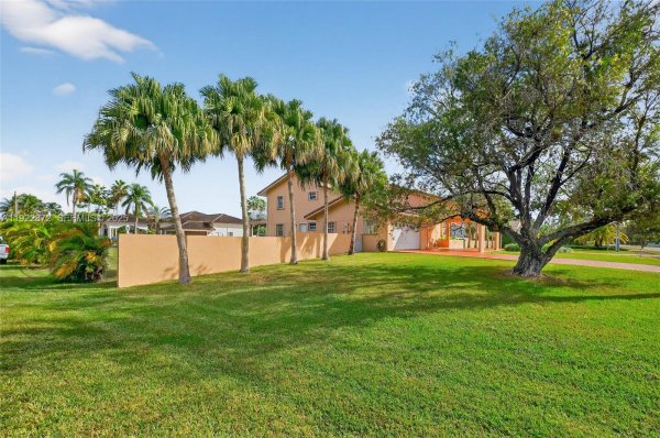 6611 SW 99th Ave Miami, FL 33173