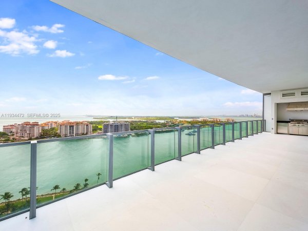 800 S Pointe Dr #2103 Miami Beach, FL 33139