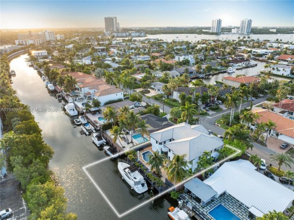 3400 NE 164th St Eastern Shores, FL 33160