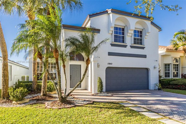 15842 NW 10th St Pembroke Pines, FL 33028