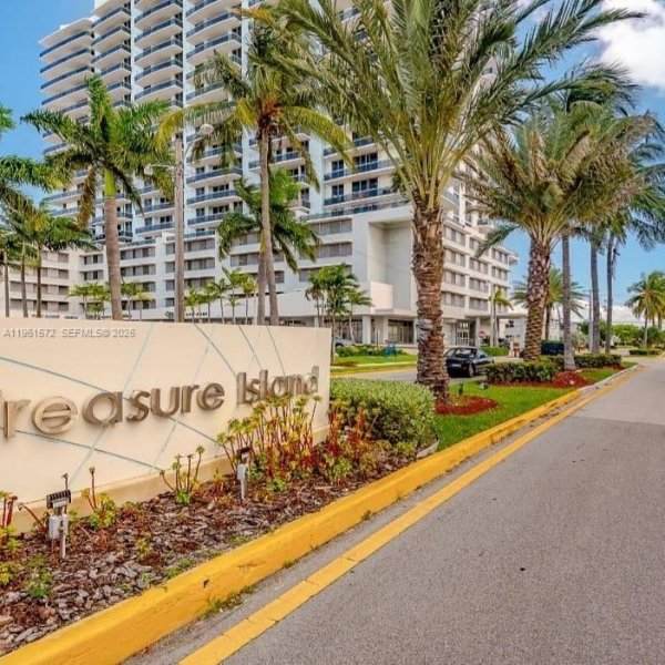 1801 S Treasure Dr #222 North Bay Village, FL 33141