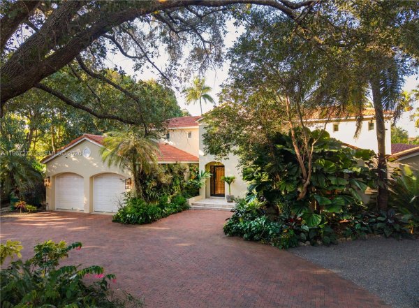 4867 SW 82nd St Miami, FL 33143