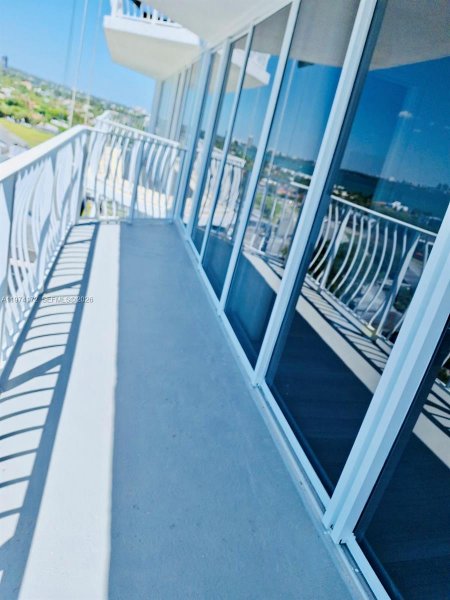 7601 E Treasure Dr #1406 North Bay Village, FL 33141