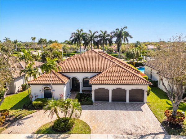 1479 SW 159th Ter Pembroke Pines, FL 33027