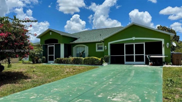 1122 Mckinley Ave Lehigh Acres, FL 33972