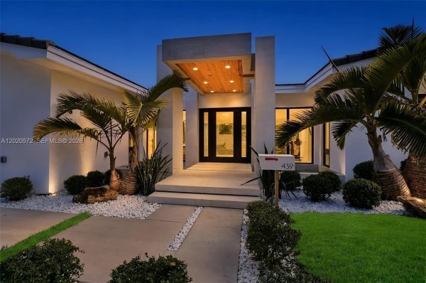 439 Hardee Rd Coral Gables, FL 33146