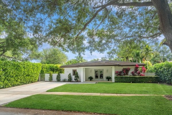 8215 SW 63rd Miami, FL 33143