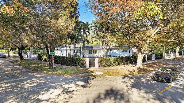 711 Sunset Rd #711 Coral Gables, FL 33143