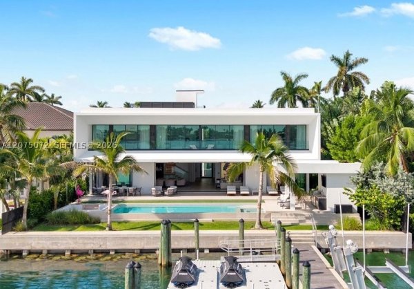 375 N Hibiscus Dr Miami Beach, FL 33139