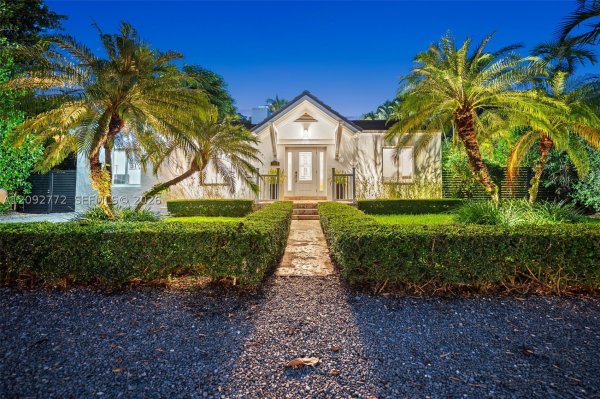 7215 SW 54th Ct Miami, FL 33143