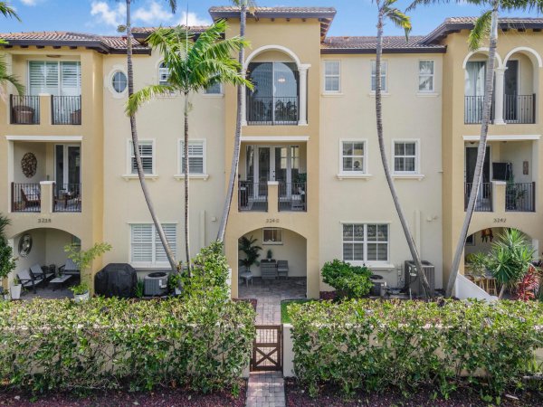 3240 NE 13th #3240 Pompano Beach, FL 33062