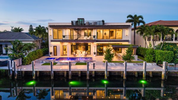 2441 NE 48th Lighthouse Point, FL 33064