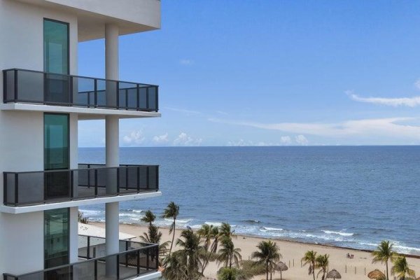 305 Briny Ave #PH905 Pompano Beach, FL 33062