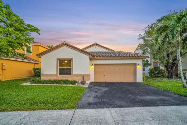 18510 NW 22nd St Pembroke Pines, FL 33029