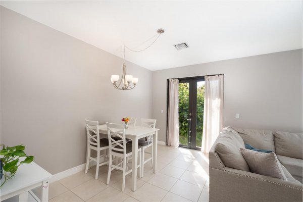 1638 SW 33rd Fort Lauderdale, FL 33315