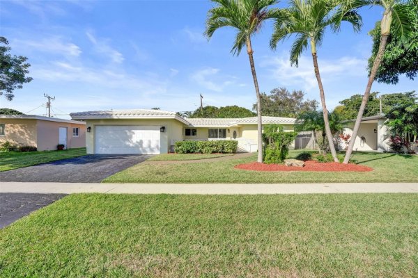 2241 NE 61st Fort Lauderdale, FL 33308